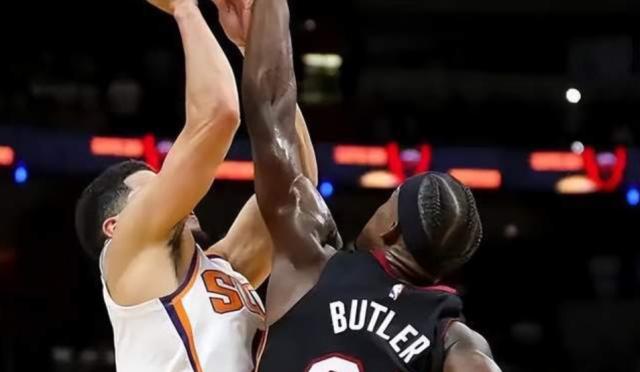 趣体育APP-巴特勒完美防守双杀布克 热火主场三连胜重回正轨